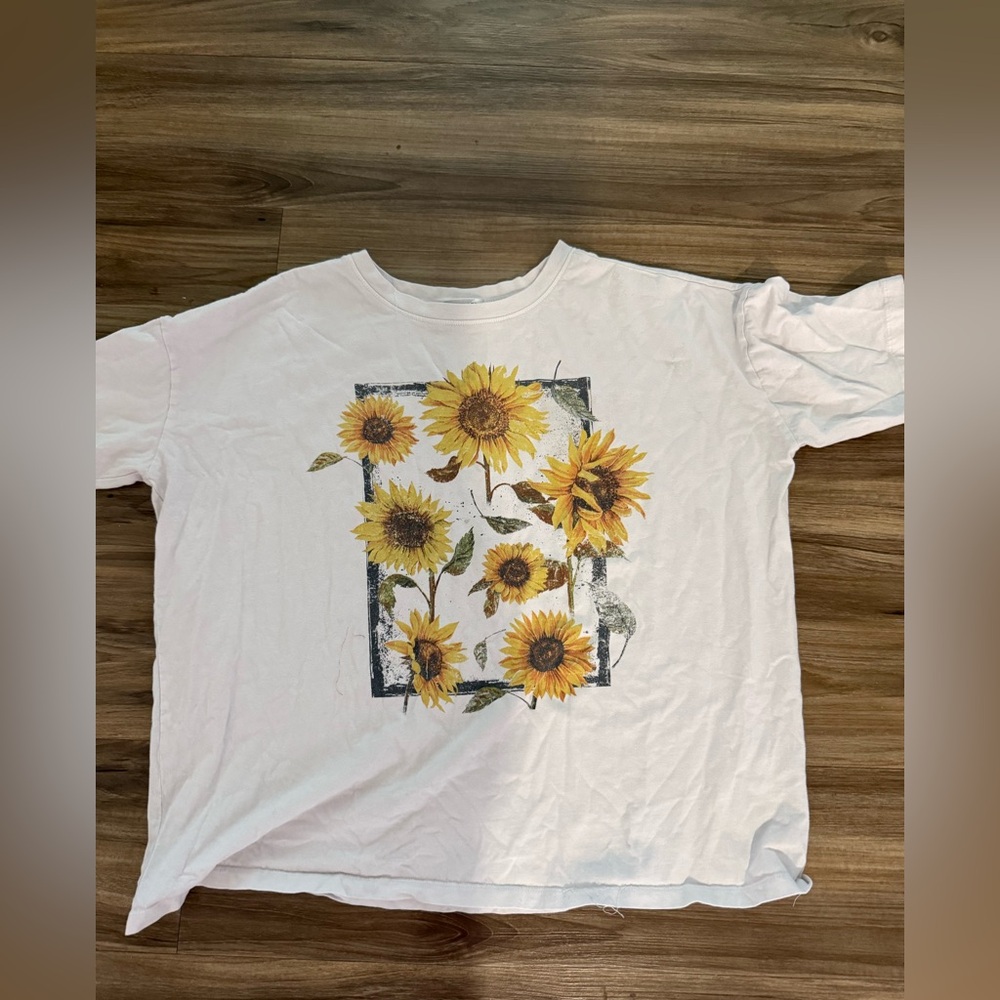 Sunflower Graphic White Tee